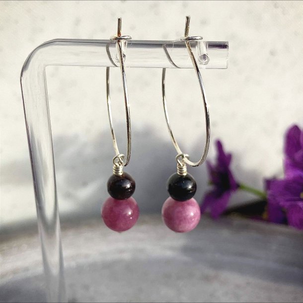 Hndlavet forslvet orkid-creol med rd granat og magenta morganit.